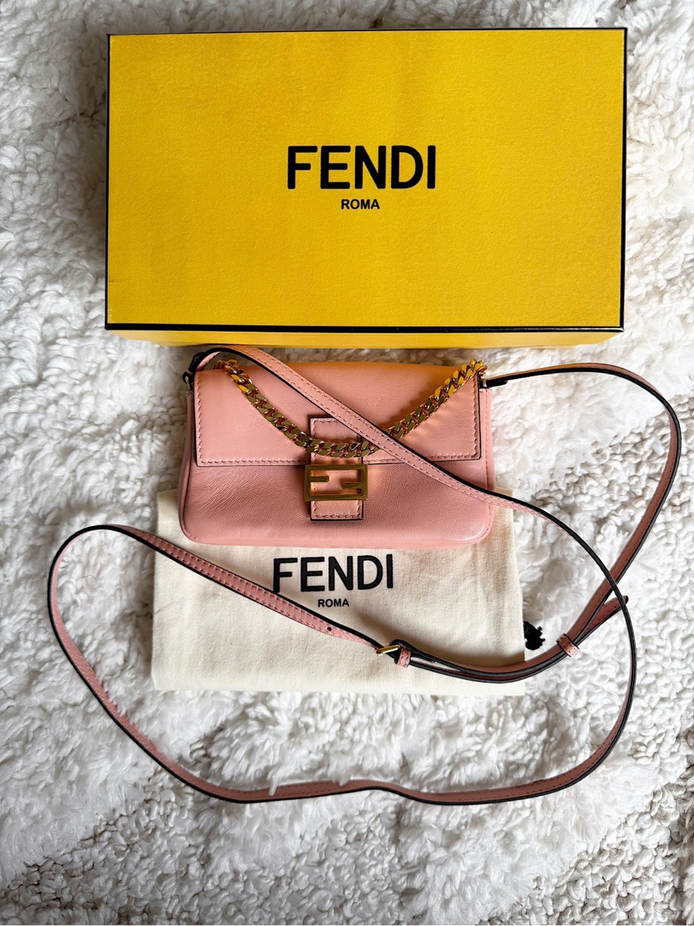 FENDI mini baguette FF pink leather logo crossbody bag with chain + box - Picture 5 of 15